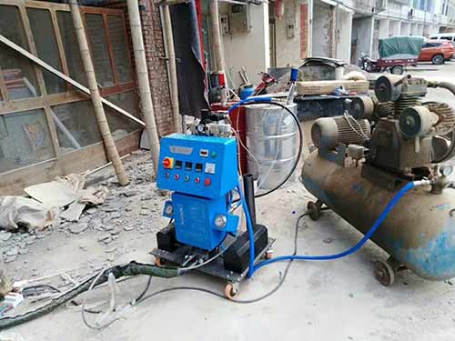 小型便攜式噴涂聚脲防腐料機(jī)器