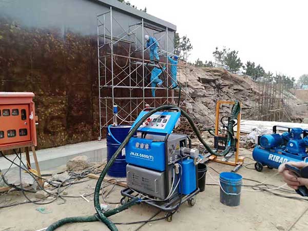 室外文化墻聚脲噴涂機(jī)防腐施工