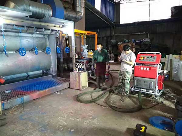 閥門防腐聚脲噴涂機(jī)施工