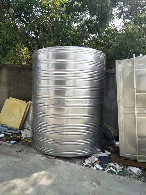 室外不銹鋼水箱保溫聚氨酯噴涂設(shè)備施工案例